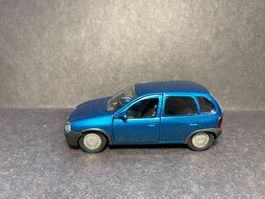 Opel Corsa B 5-türig - GAMA 1:43