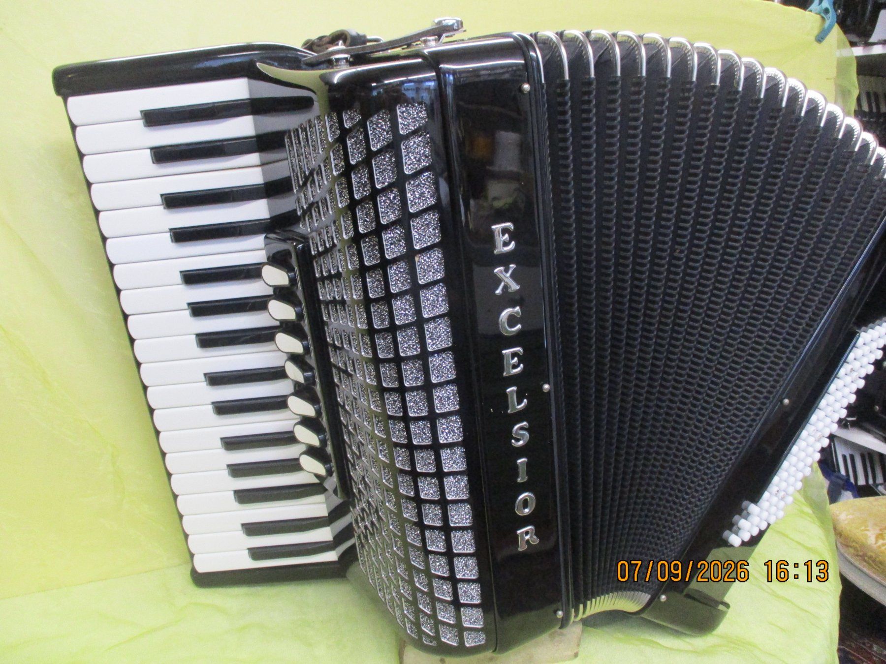 Strumenti musicali: Akkordeon Excelsior III Converter – Usato da Jegenstorf venduto da Oktavio 2