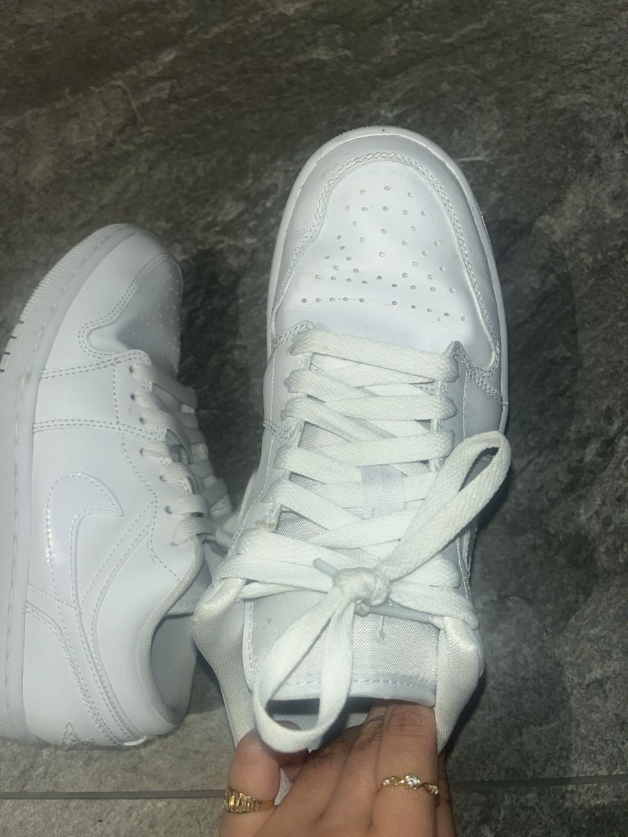 Jordan Herrenschuhe: Air Jordan 1 Low Triple White – Gebraucht aus Neftenbach von anisha_capone 4