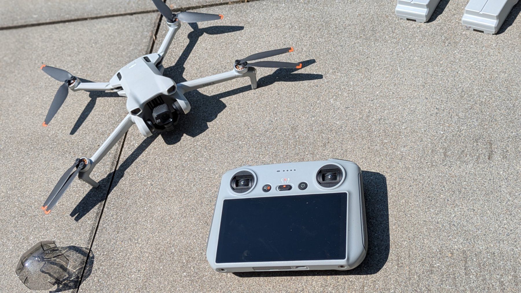 DJI RC Kits de montage: DJI Mini 3 Fly More Combo Drohne mit RC Controller – D'occasion à Wädenswil par Carpintero 4