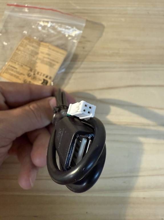 Unità & Adattatore: USB Adapterkabel 4-Pin für Android Autoradio – Usato da Dietikon venduto da Sir.Franzelot 4