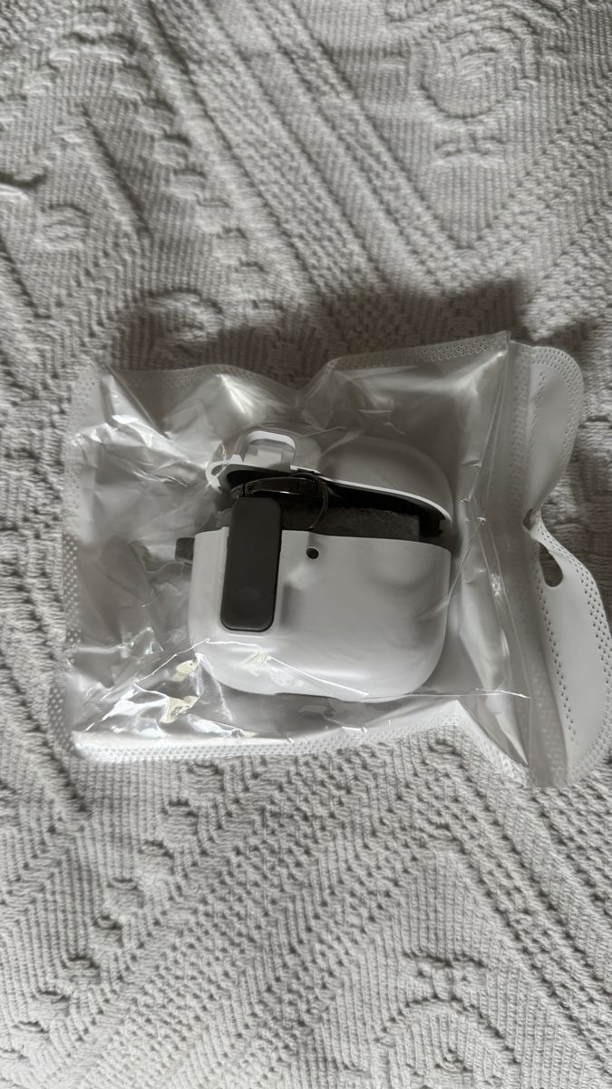 Cuffie: AirPods 4 protective Case’s - Pristine Condition - White – Nuovo e nell'imballaggio originale da Bernex venduto da Oma44