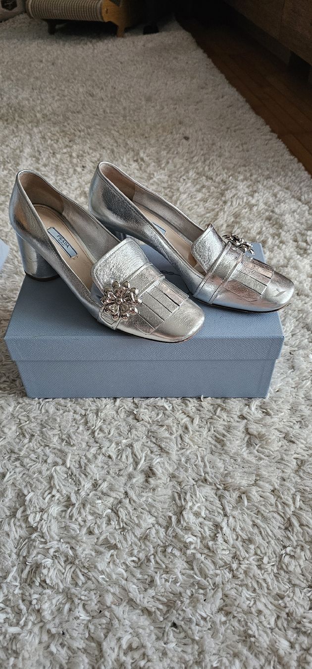 Prada Scarpe da donna: Prada Silberne Pumps Gr. 39.5 Schuhe Absatzschuhe Elegant – Usato da Riedikon venduto da Winter21.