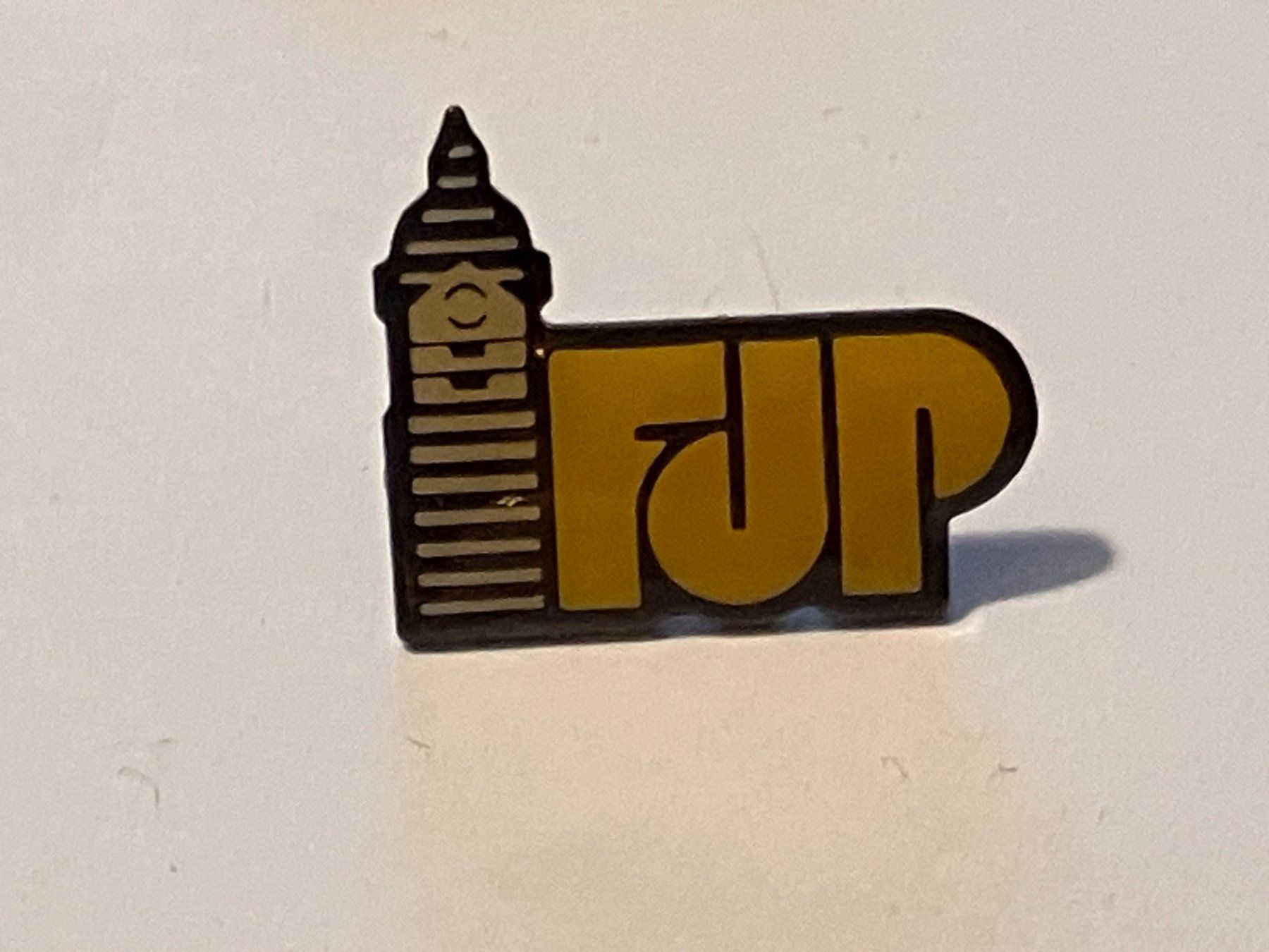 Plaquettes & Badges: 1 Pin FJP – D'occasion à Basel par djwwpp