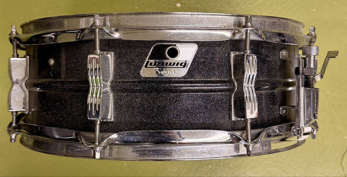 Ludwig Strumenti musicali: Ludwig Snare (Schwarz glitzernd) – Usato da Kollbrunn venduto da turboware