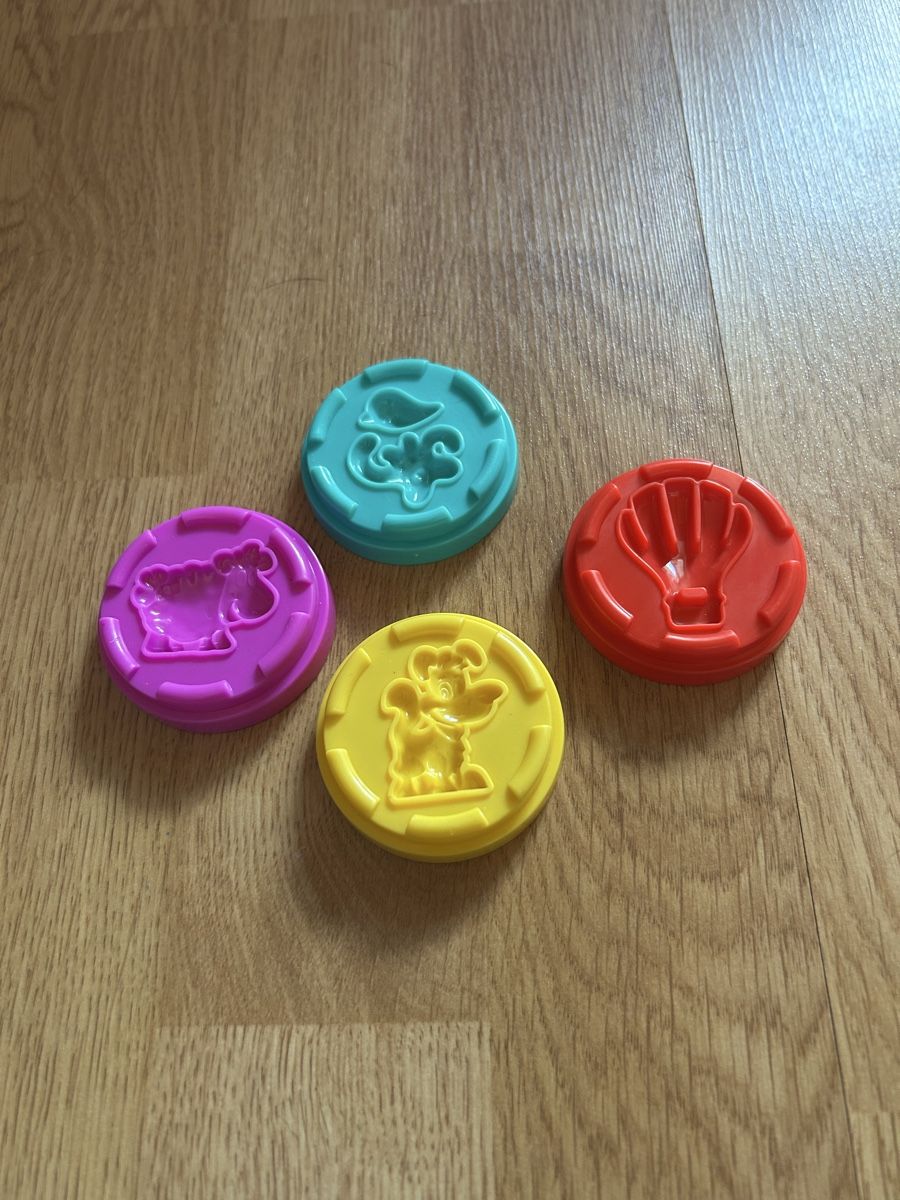 Materiale per modellare: Moules pâte à modeler. – Usato da Couvet venduto da ori_8sbk 1