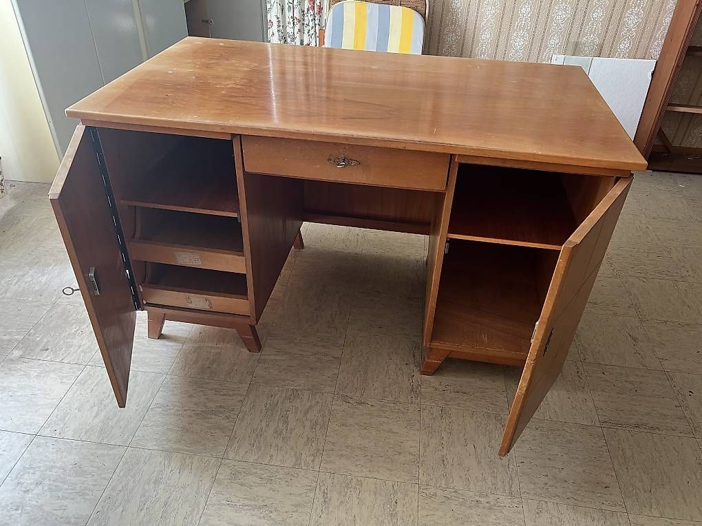 Schreibtische: Petit bureau en bois – Gebraucht aus Epalinges von jpe_2twg 3