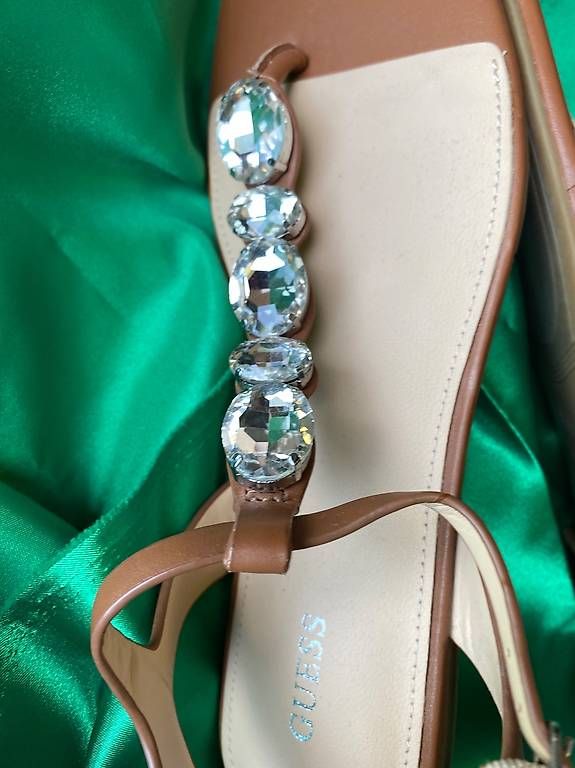 Scarpe da donna: GUESS Sandalen – Usato da St. Gallen venduto da Konstanza 4