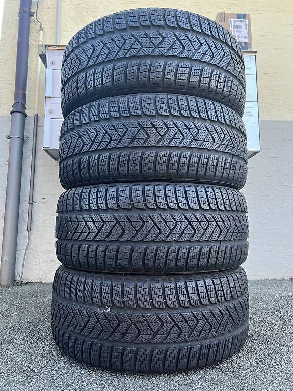 Sonstiges Schreiben & Zeichnen: 235/35/19 Pirelli Winterreifen  – Gebraucht aus Frasnacht von nobloff 2