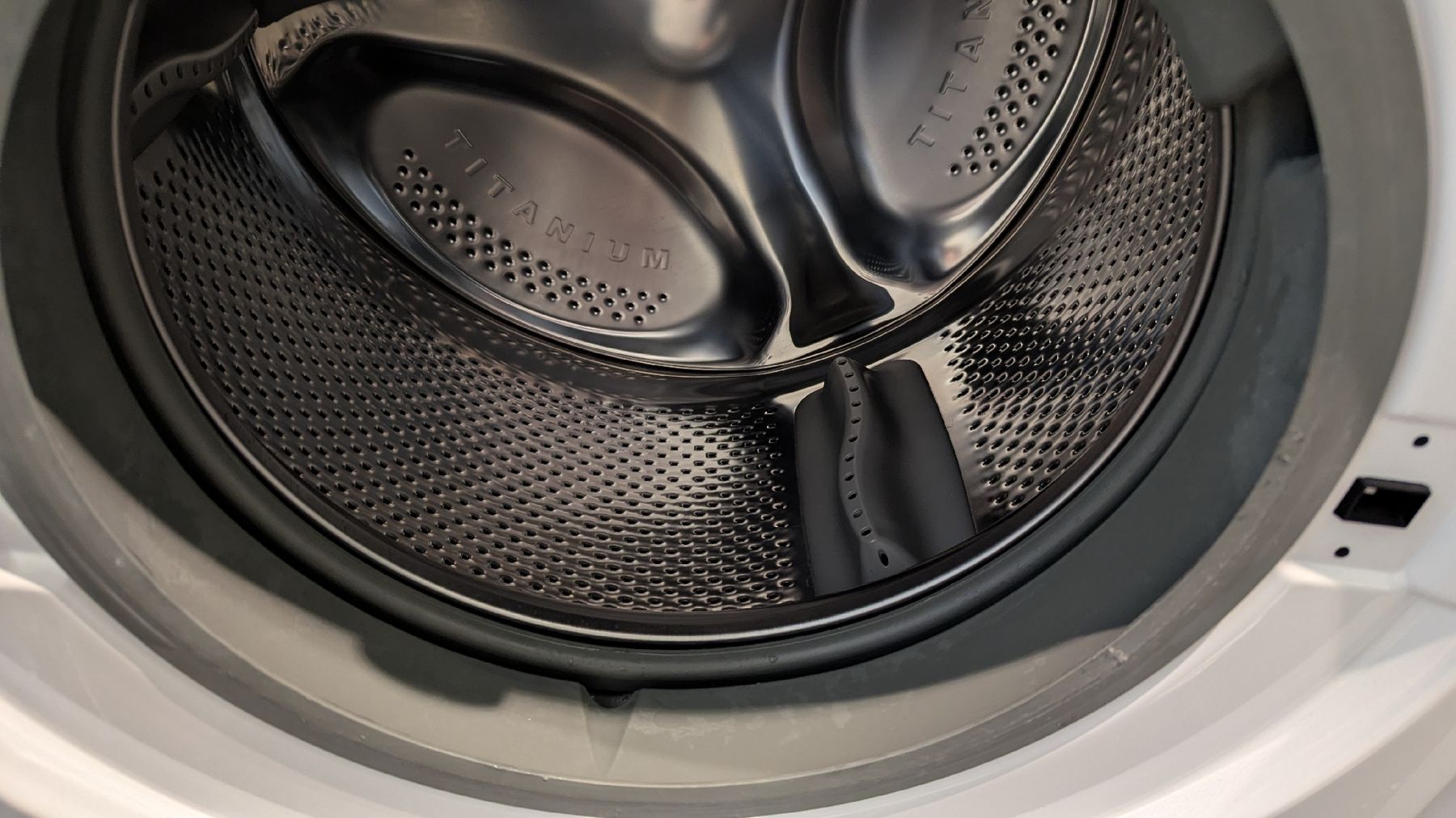 Whirlpool Machines à laver: Whirlpool mois de 1 an – D'occasion à La Tour-de-Peilz par ema_7h8z 2