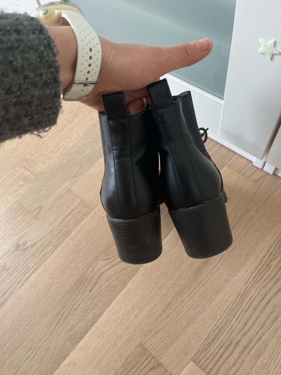 Scarpe da donna: Schwarze Stiefeletten mit Absatz, Gr. 38! – Nuovo (secondo la descrizione) da Hombrechtikon venduto da Kaatja 2