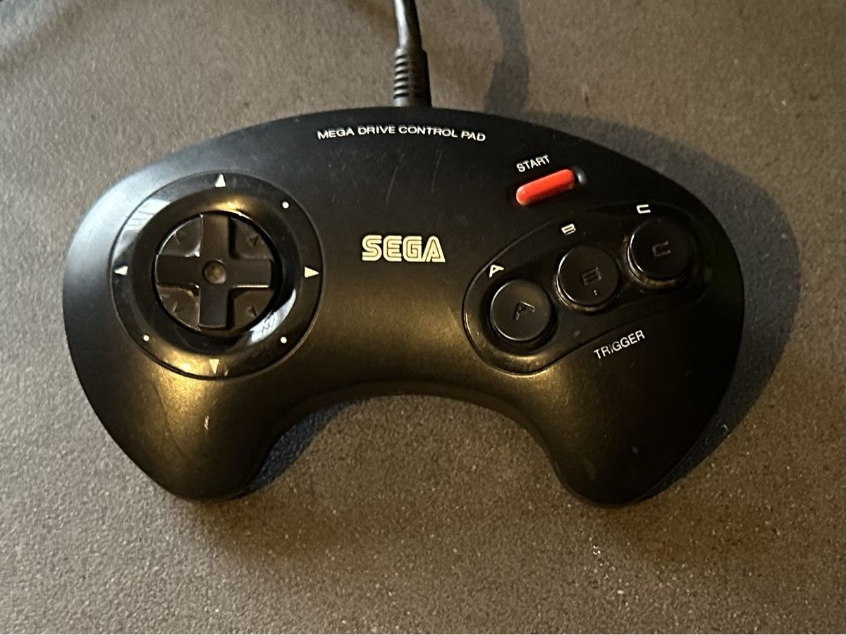 Controller: SEGA Mega Drive Controller Original – Usato da Kestenholz venduto da Naruto_01