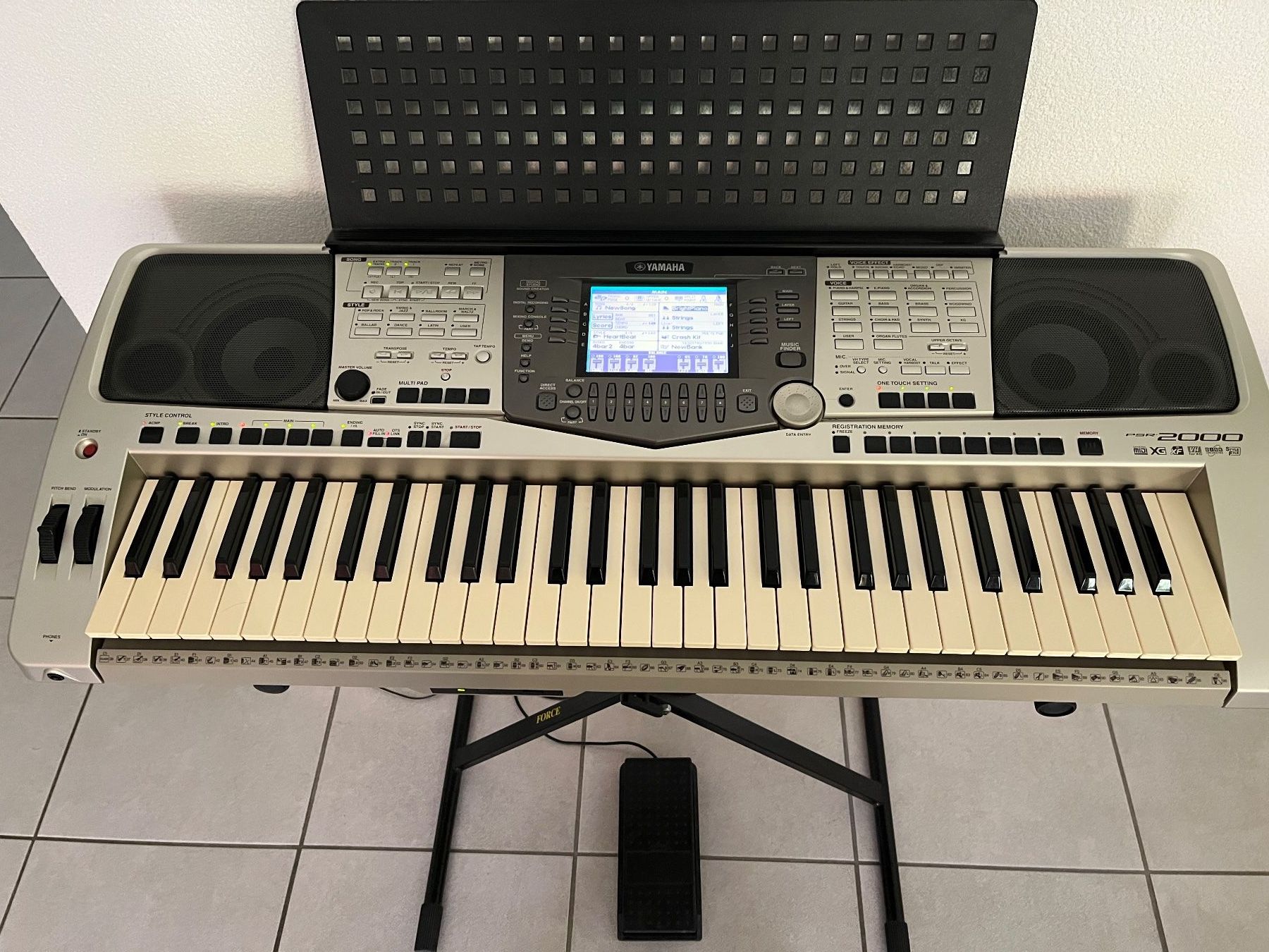 Yamaha Strumenti musicali: Keyboard Yamaha PSR 2000 – Usato da Kriens venduto da Esiro 1