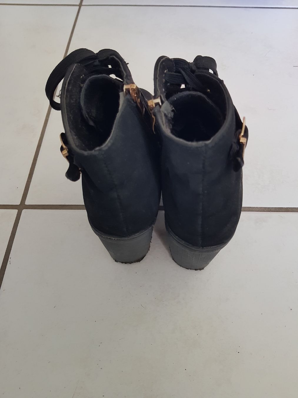 Damenschuhe: bottine – Gebraucht aus Hermance von Triplebizzo 1