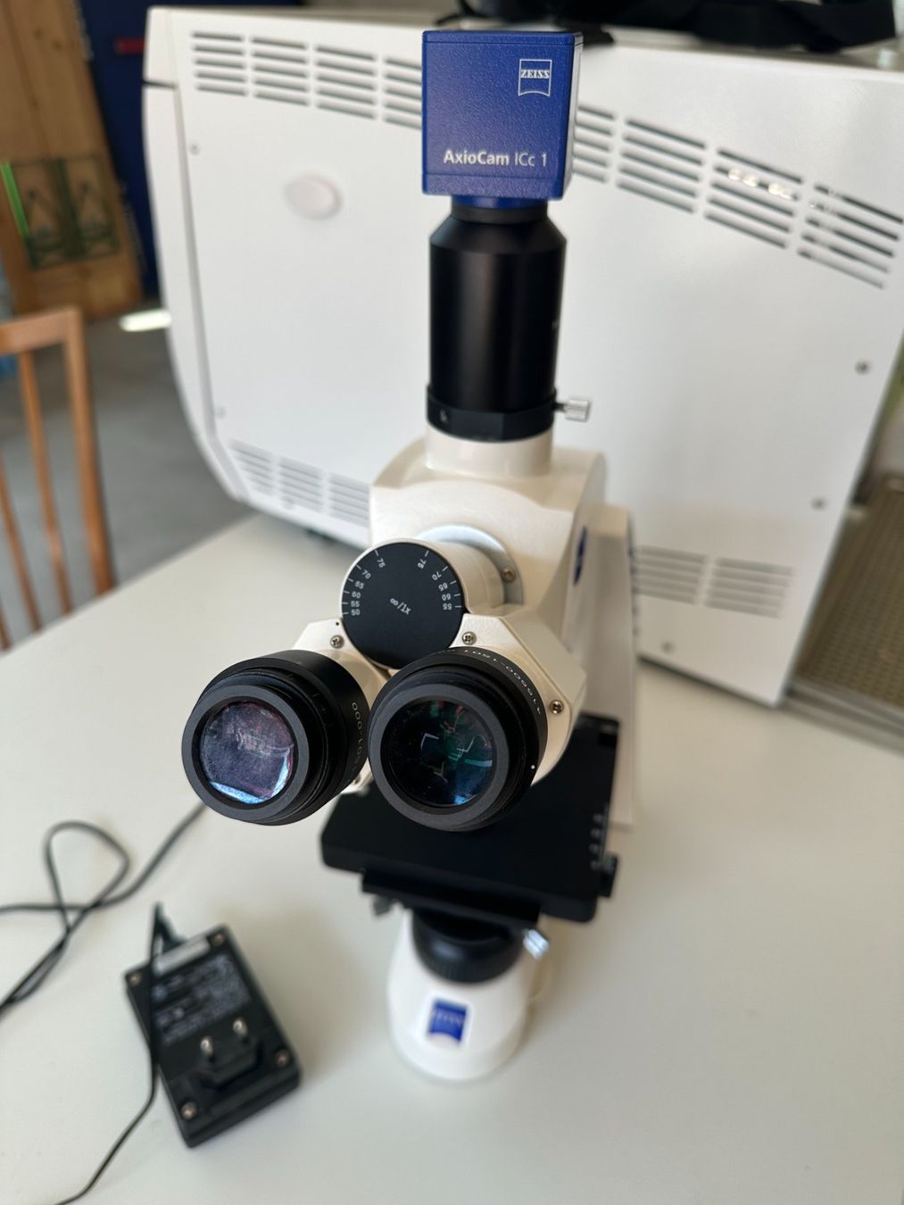 Zeiss Microscopi: Microscope professionnel ZEISS Primo Star trinoculaire + cam – Usato da Payerne venduto da id-elektro 4
