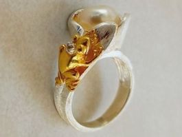 Silber Fingerring mit Perle, Frosch vergoldet. G55