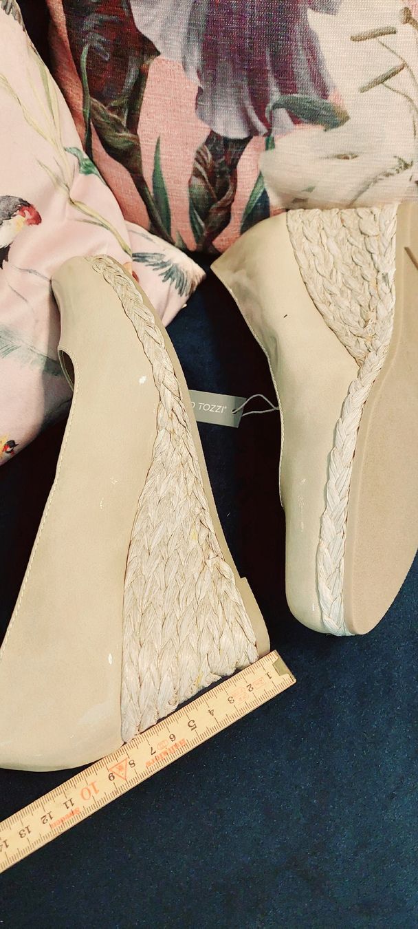 Chaussures femmes: Marco Tozzi Pumps mit Keilabsatz – Neuf avec emballage d'origine à Safenwil par fra_t5c9 2