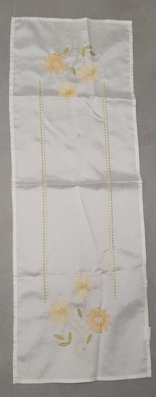 Altra biancheria da tavola: Elegante Tischdecke mit Blumenmuster, weiss,  – Usato da Allschwil venduto da Mani6090
