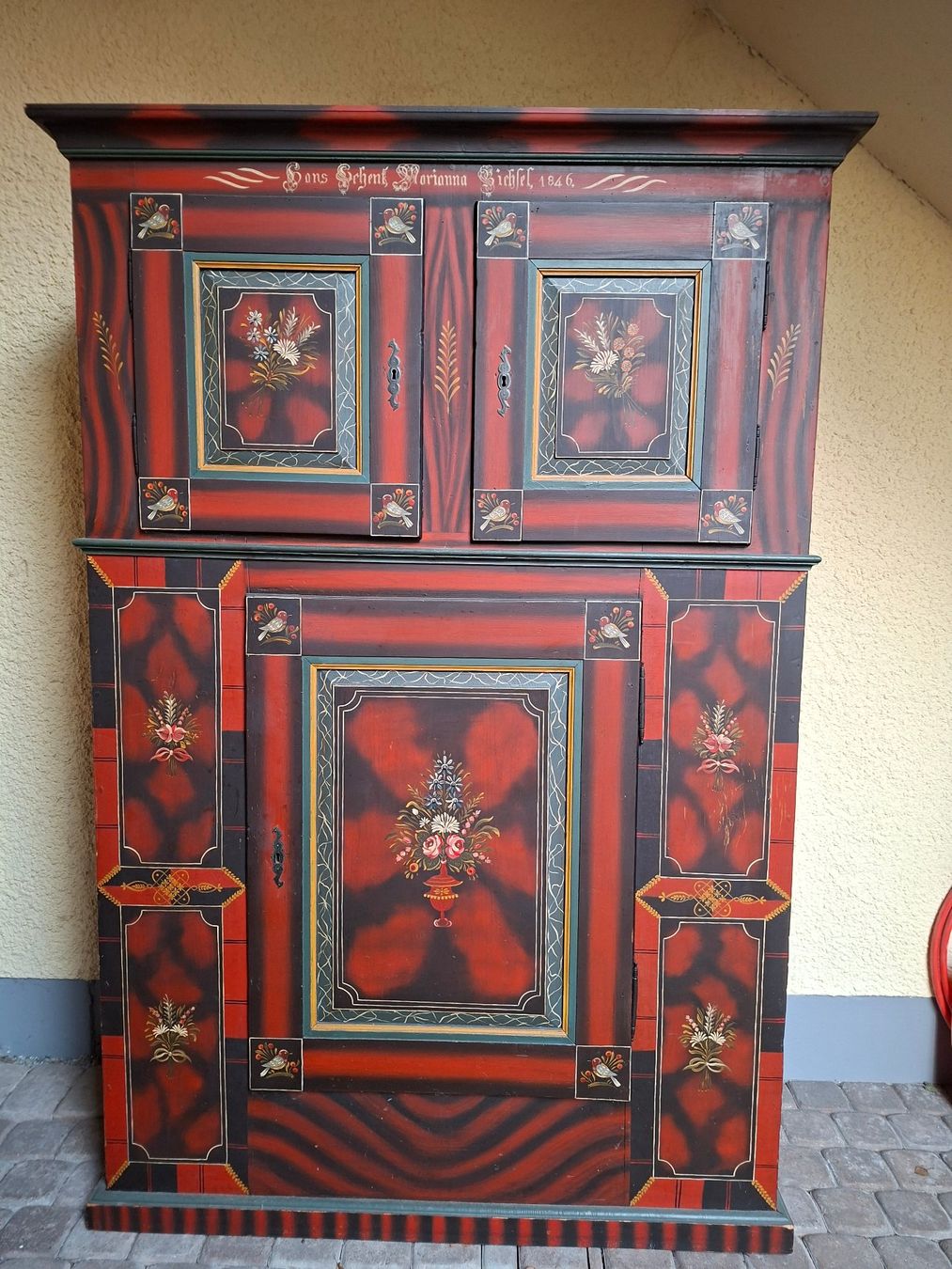 Armadi: Excellenter Bauernschrank in ansprechenden Farben – Usato da Schwarzenburg venduto da eme_5q2y