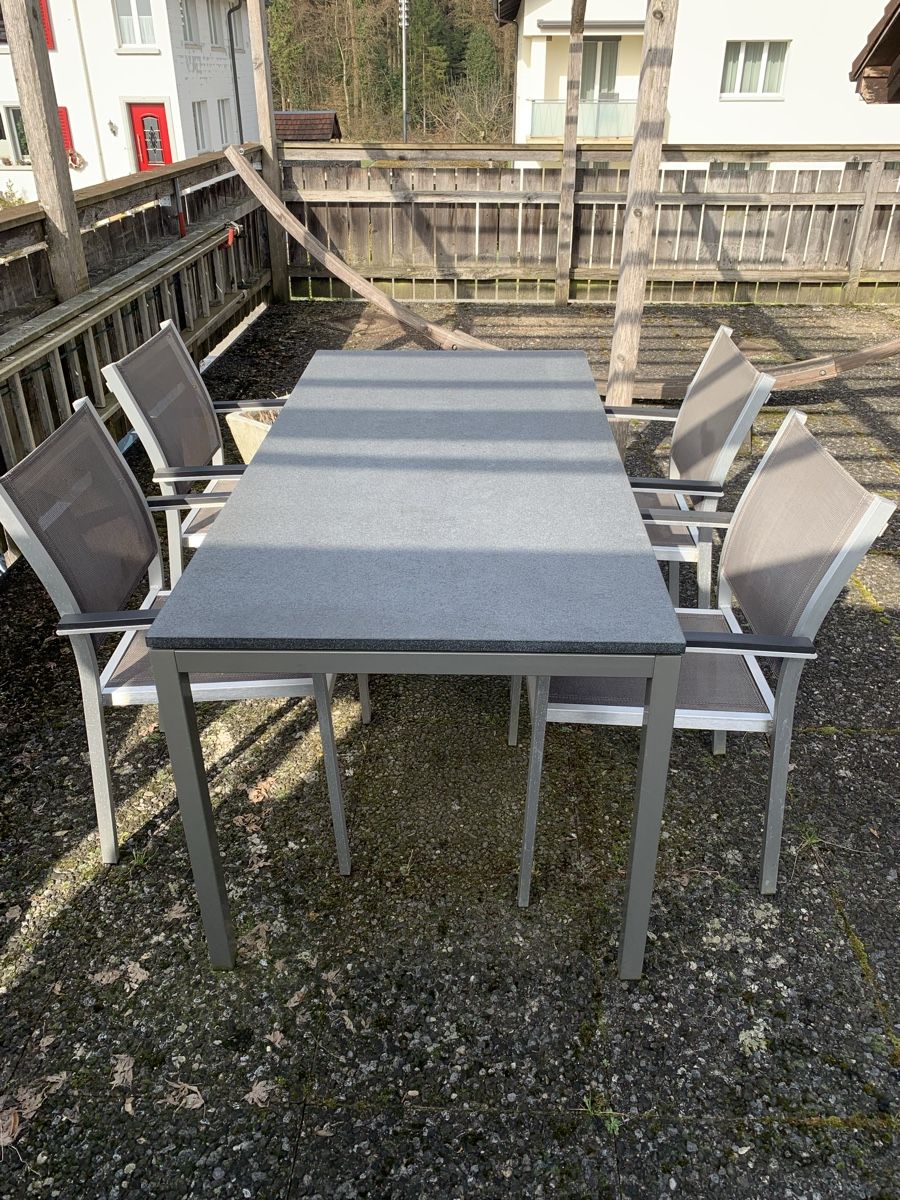 Tavoli: Gartentisch mit vier Stühle – Usato da Wynau venduto da mar_crg6