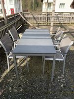 Gartentisch mit vier Stühle