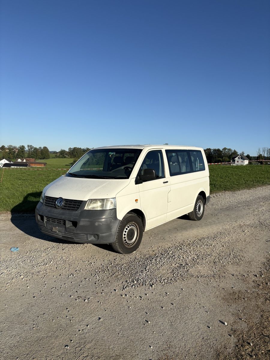 VW Autos: VW Transporter T5 mit 9 Sitzplätzen – D'occasion à Niederbüren par Benzmech 4