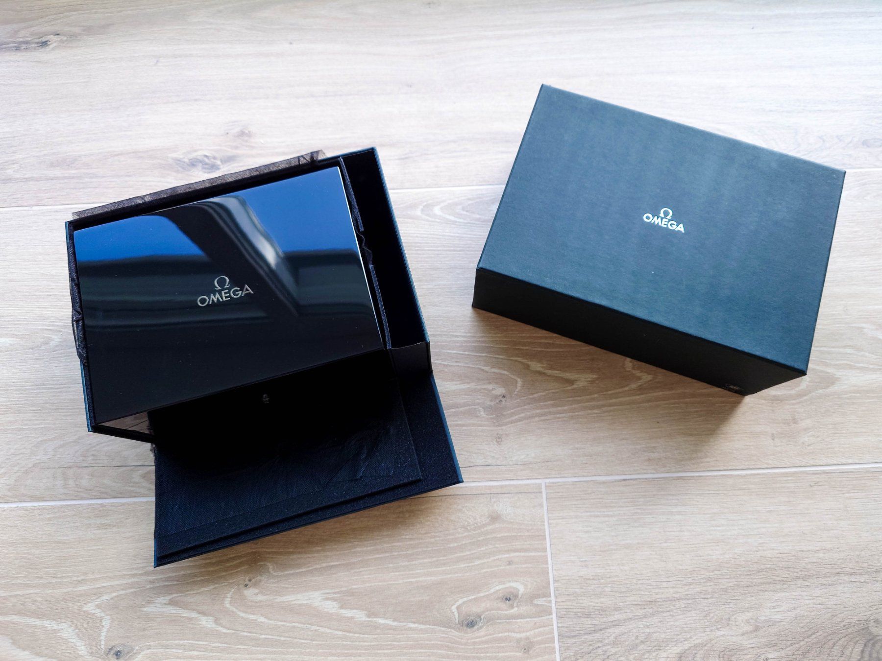 Omega Speedmaster Grey Side of the Moon box set NEW (Neu (gemäss ...
