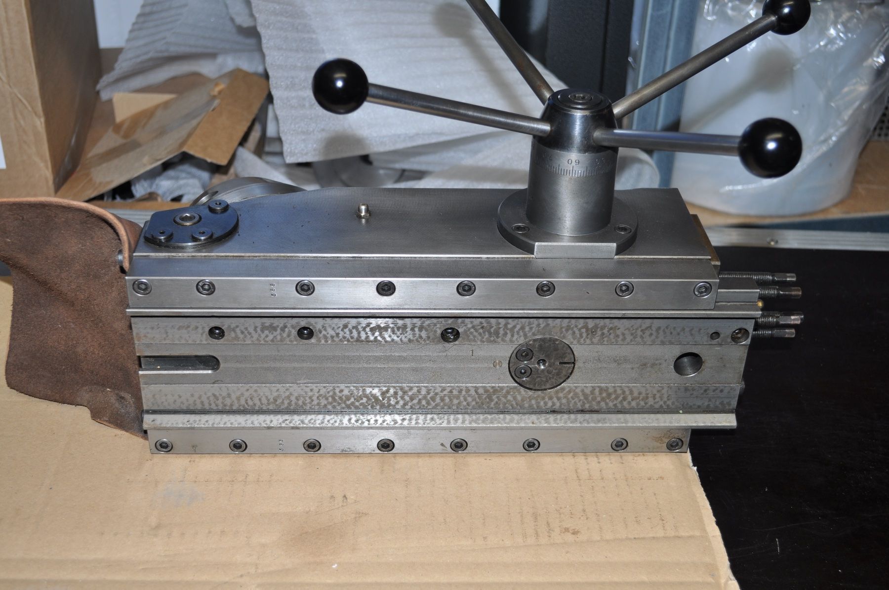Schaublin Altro per industria metallurgica: Schaublin 102N Revolverschlitten – Usato da Frenkendorf venduto da nen_h8rw 1