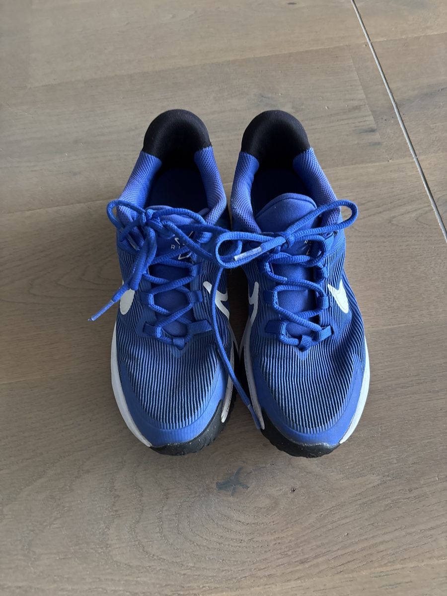 Nike Schuhe für Jungen: Turnschuhe von Nike, blau, Grösse 38 – Gebraucht aus Utzenstorf von chrigelti
