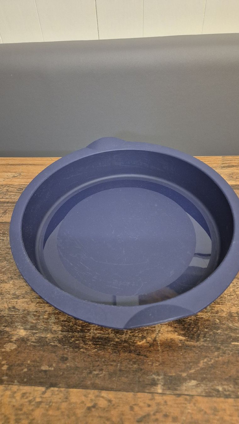 Tupperware Teglie da forno: Tupperware Silikonform, Durchmesser 26cm, 2.5l – Usato da Unteriberg venduto da Foxcross