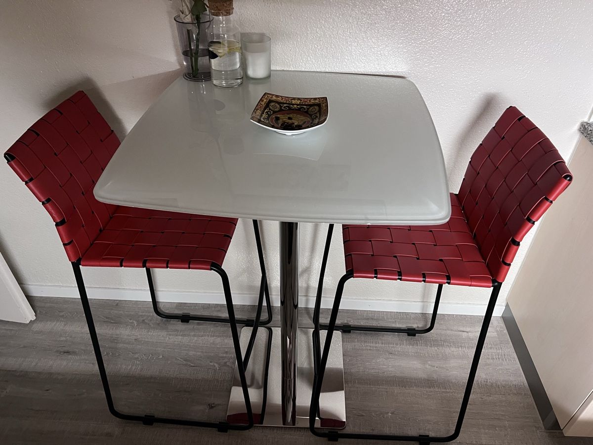 Tavoli: Steh Glas Tisch mit 2 Hocker – Usato da Dübendorf venduto da Swisstictac 1