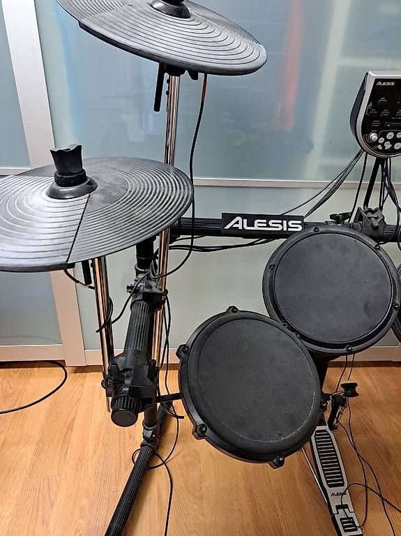 Alesis Instruments de musique: Alesis Einsteiger E-Drum – D'occasion à Birmenstorf AG par Hexxor