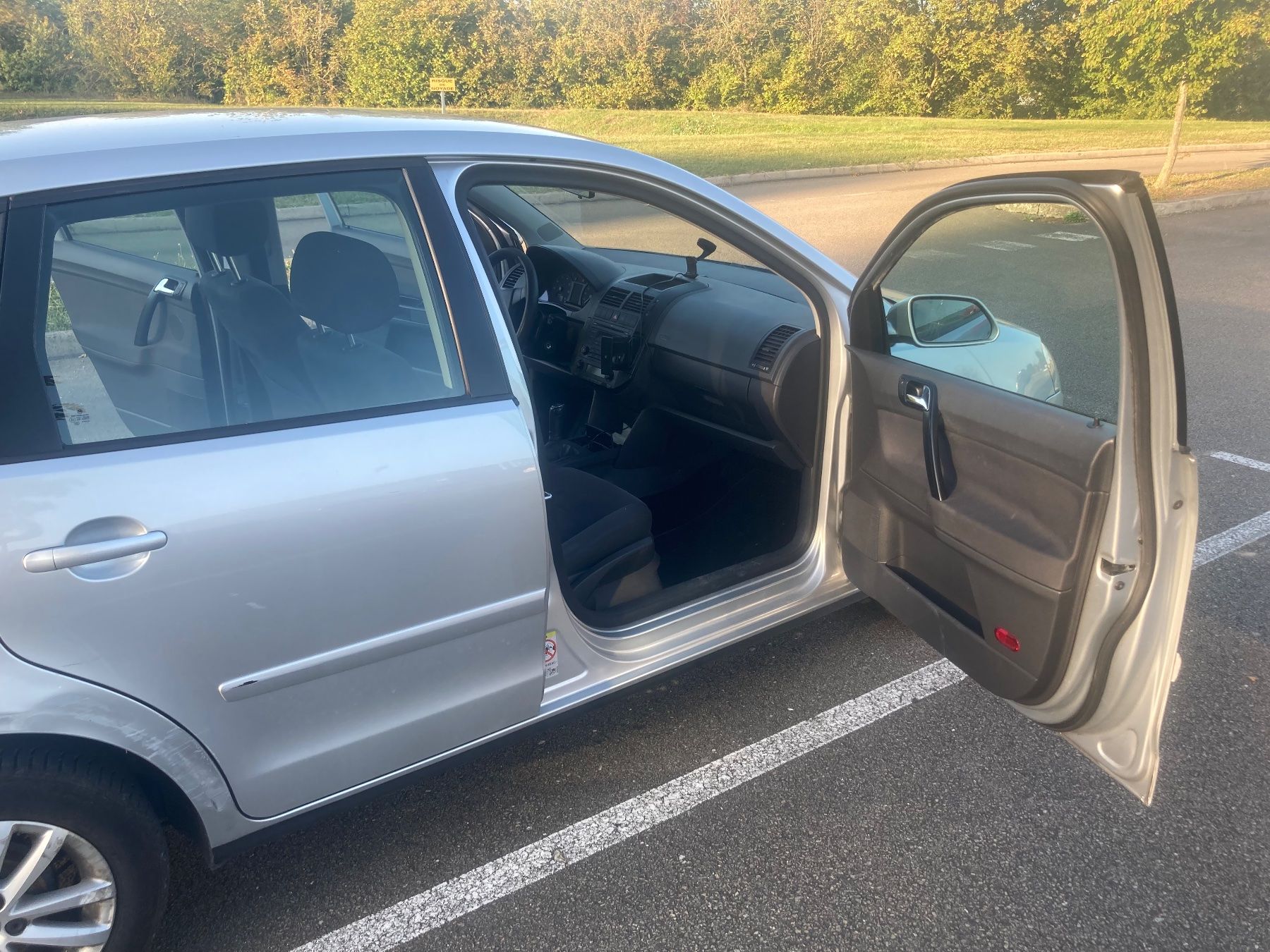 VW Automobili: polo 4 essence 1.4 16v manuelle – Usato da Genève venduto da Gemsquest