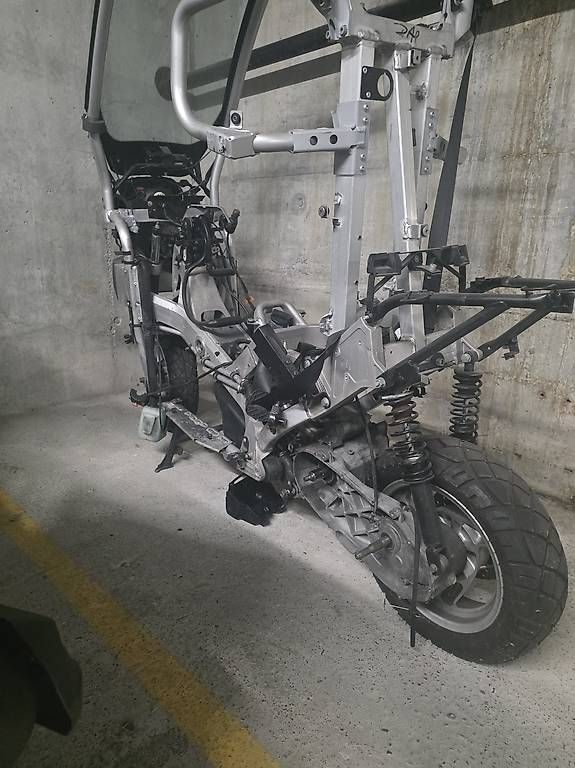 Tutti pezzi di ricambio auto: Bmw c1 Ersatzteile  – Usato da Schliern b. Köniz venduto da Celac