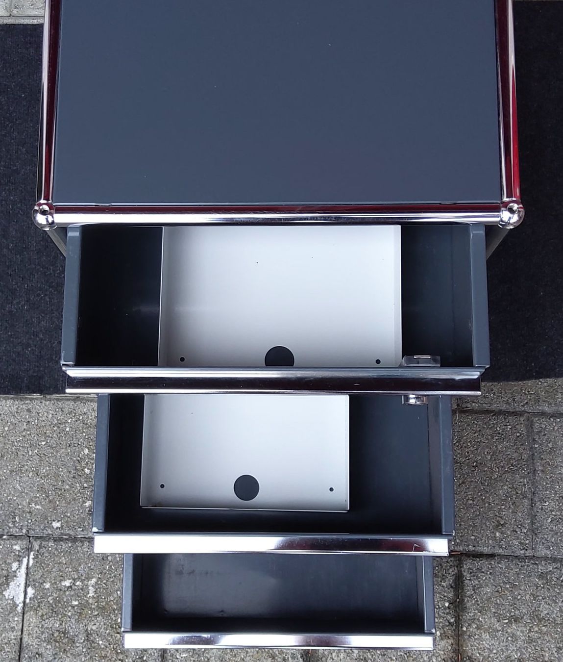 USM Eléments de bureau: USM Korpus/Rollcontainer ab 1.- – D'occasion à Safnern par Leila2 9