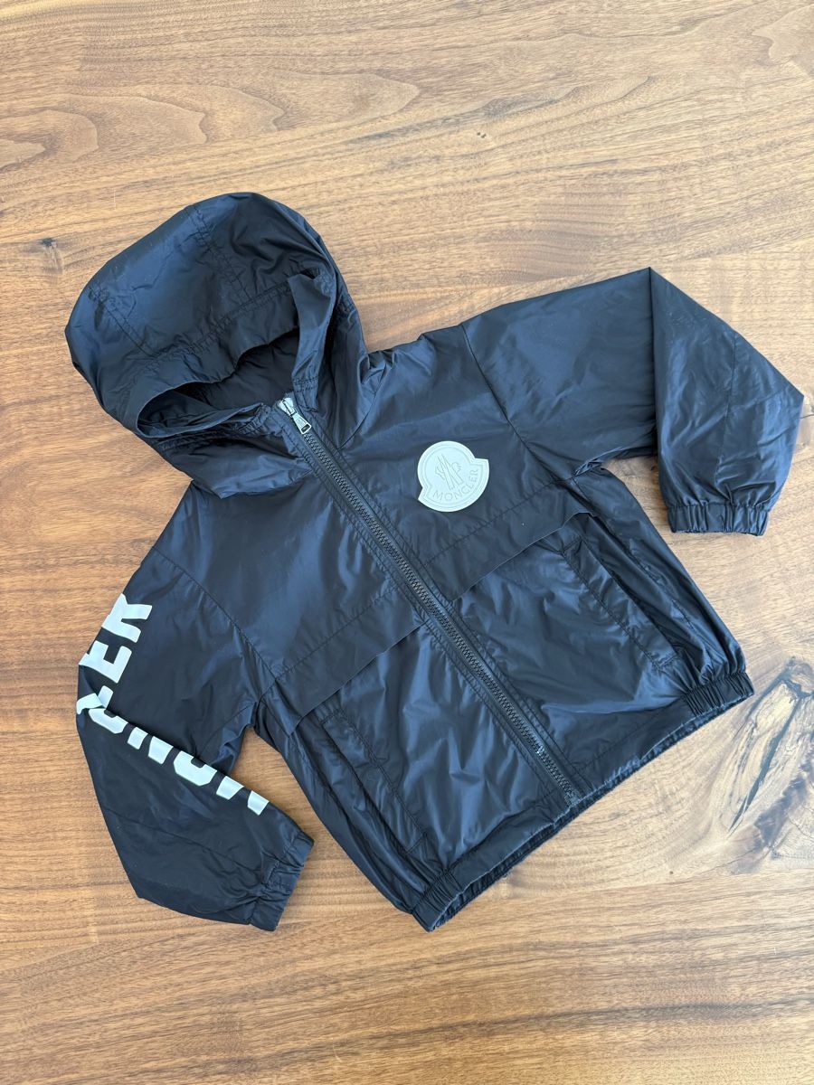 Moncler Jacken: Moncler Regenjacke, 5Y – Gebraucht aus Hofstetten SO von Katharina_Nina_Nina