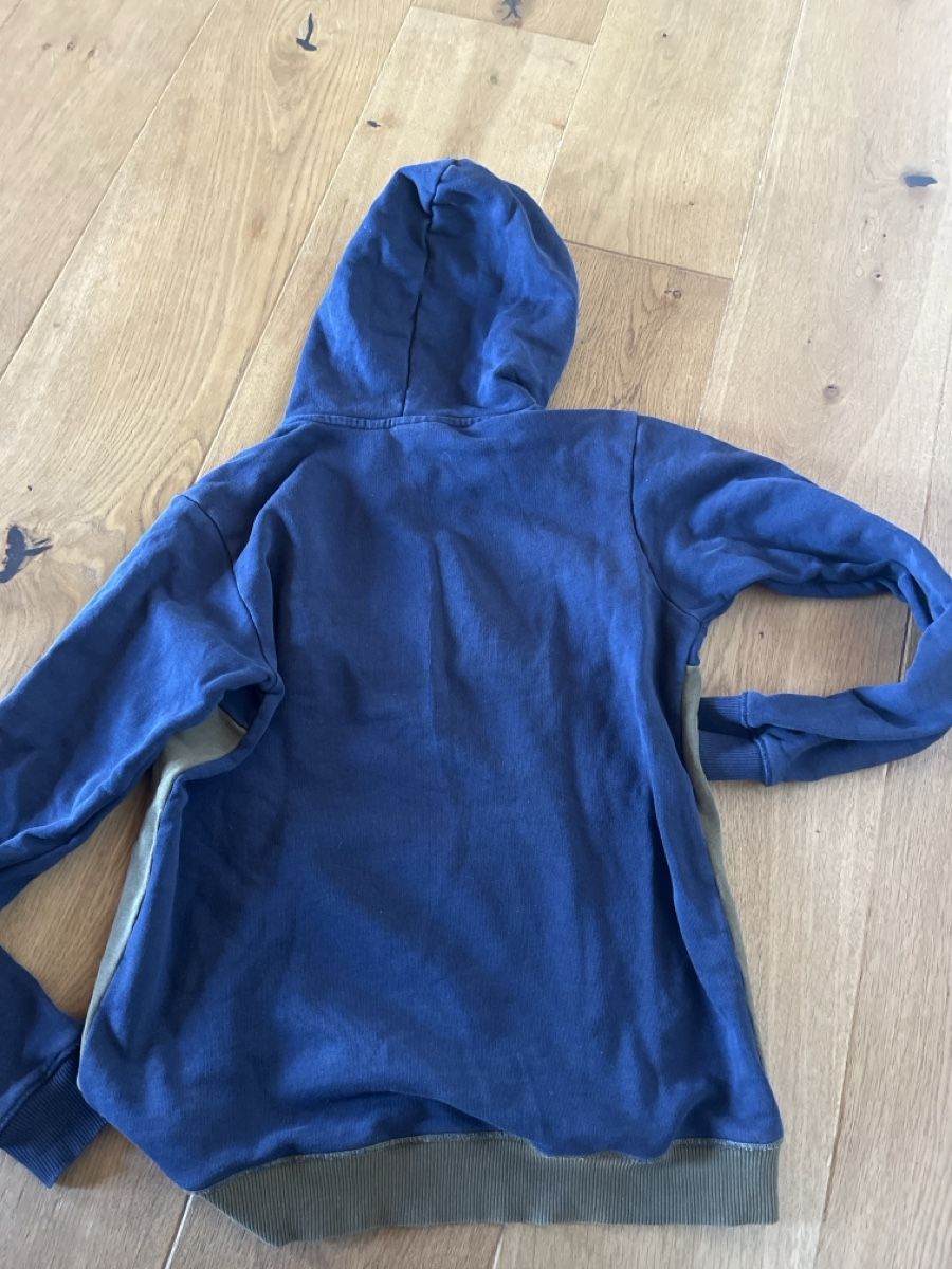 Pulls et sweat-shirts: Kapuzen Pullover 146/152 – D'occasion à Balmberg par Berglihof 2