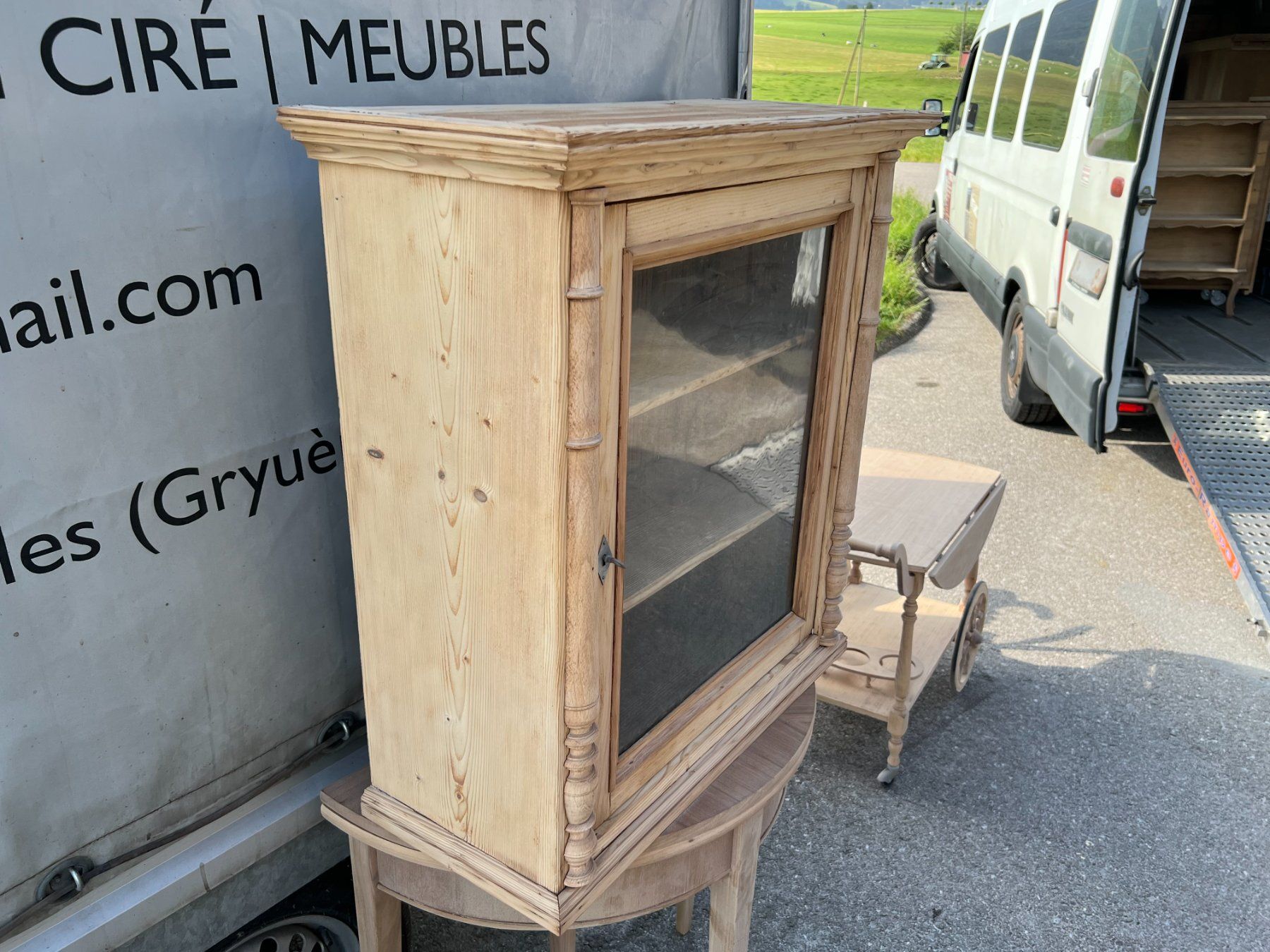 Vetrine: ART 1097-J Vitrine sapin sablé – Usato da Pont-La-Ville venduto da BCMGLEAL 1