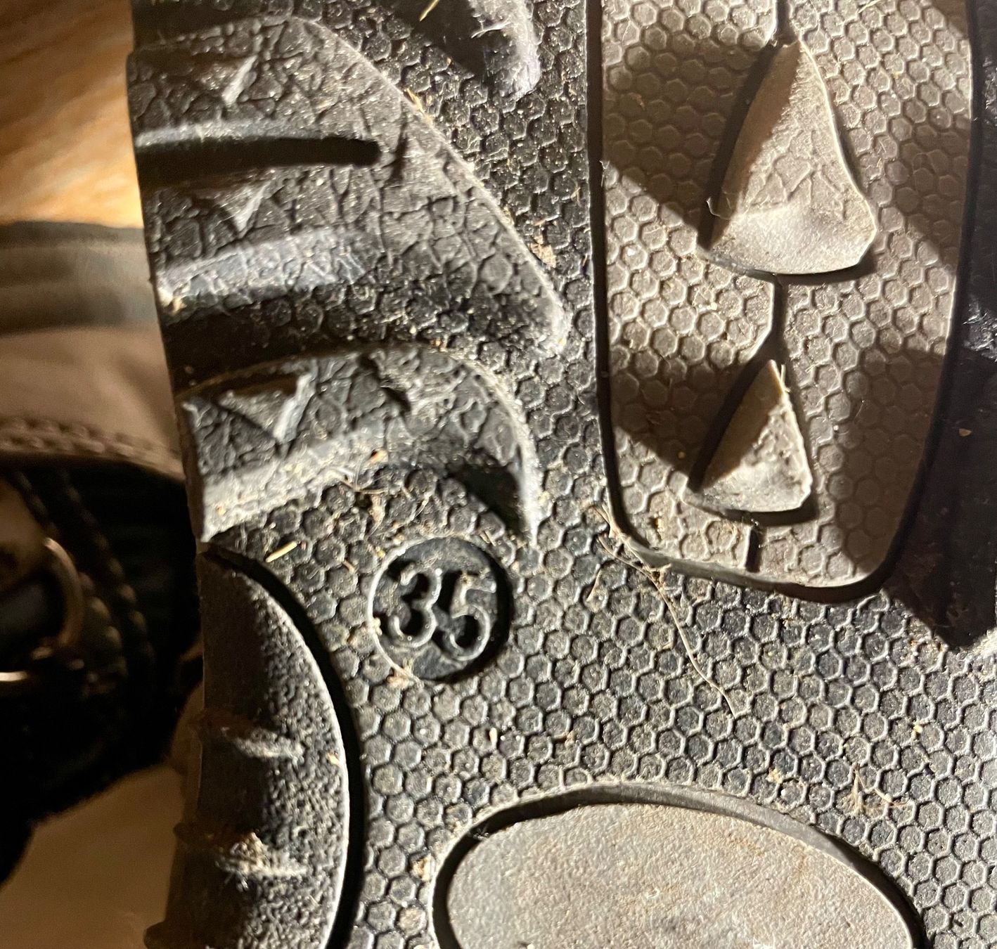 Scarpe per ragazze: Schöne und warme Winterstiefel Grösse 35 – Usato da Fehraltorf venduto da Marlene4 2