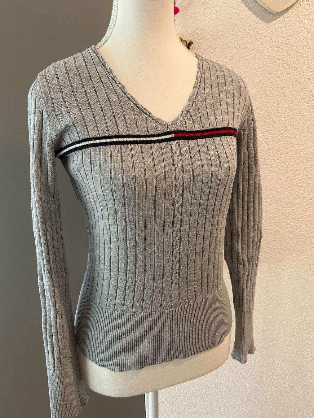 Tommy Hilfiger Pullover & Sweatshirts: Damen Pullover Tommy Hilfiger grau gerippt – Gebraucht aus Brunnen von Nala2929 1