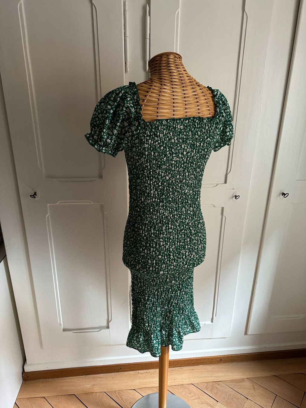 Shein Vestiti: SHEIN - Stretch Kleid grün-weiss 34 – Usato da Zürich venduto da Diazaio 2