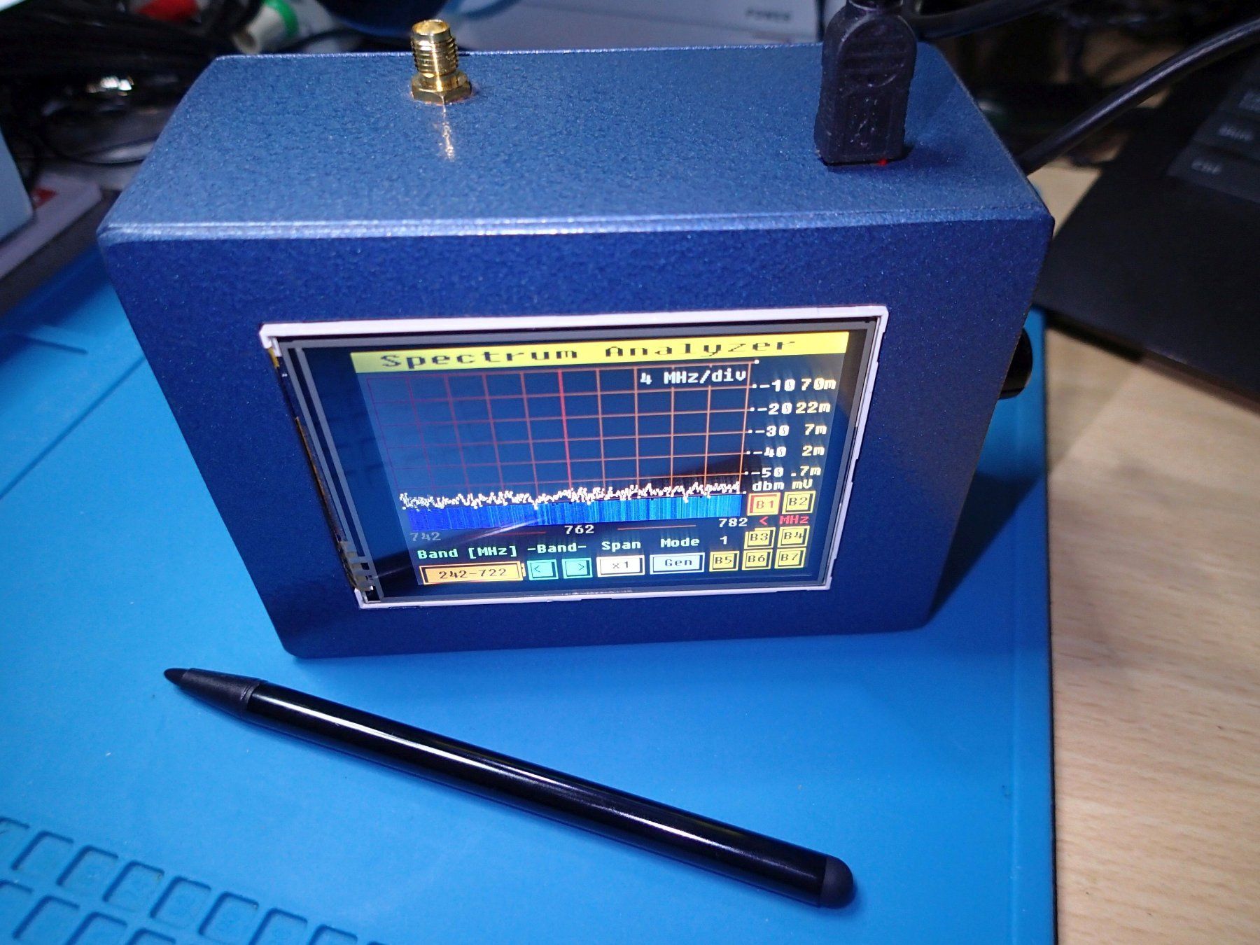 Radiocomunicazione: Softmark Spectrum Analyzer und Signalgenerator – Usato da Zürich venduto da youelec