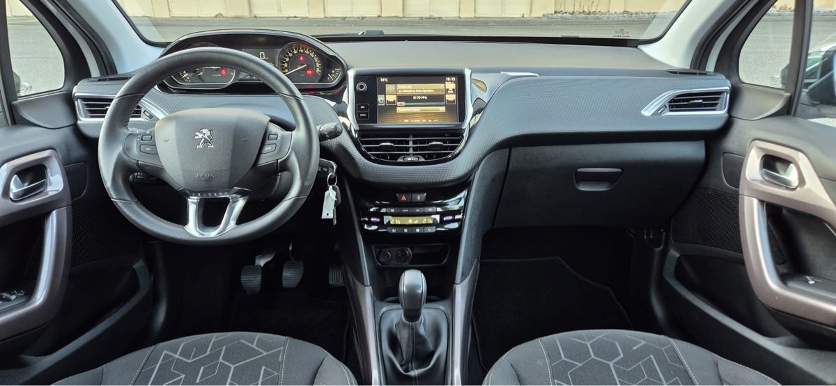 Peugeot Automobili: PEUGEOT 2008 1.2 BENZIN – Usato da Bülach venduto da _milziv 8