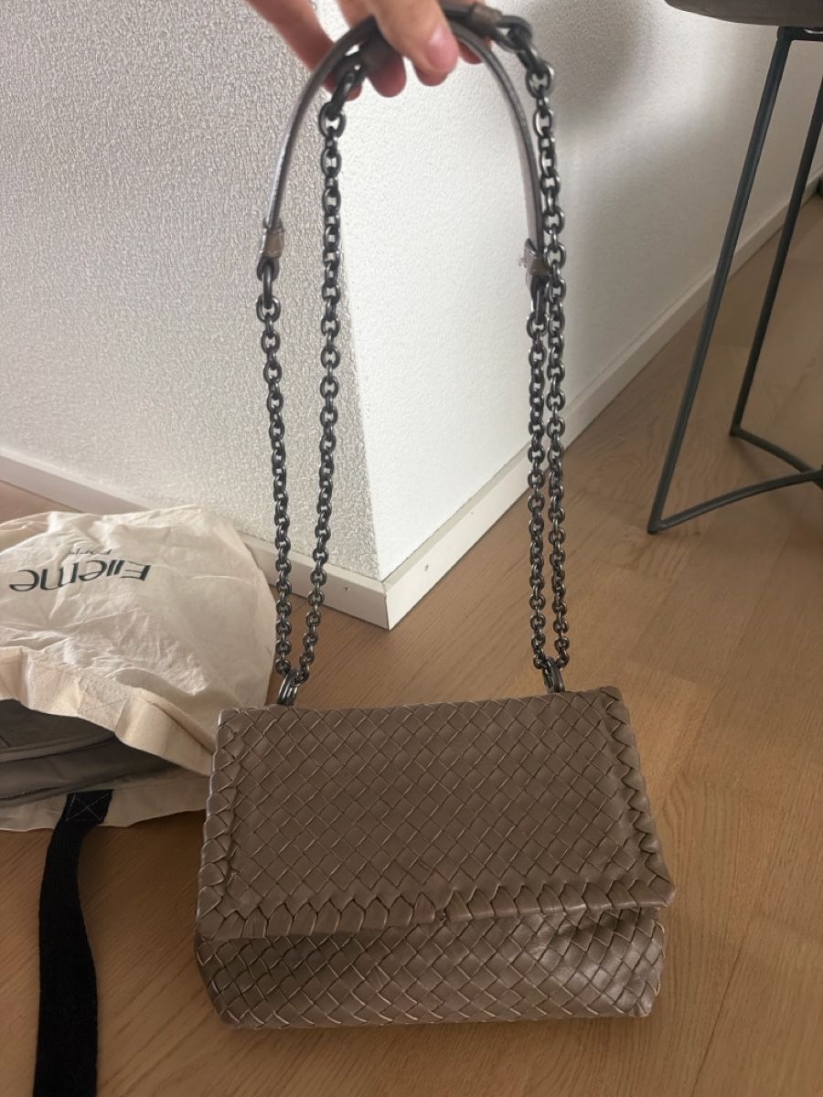 Taschen für Damen: Woven Leather Handbag with Chain Strap – Gebraucht aus Glattpark(Opfikon) von der_dh8z