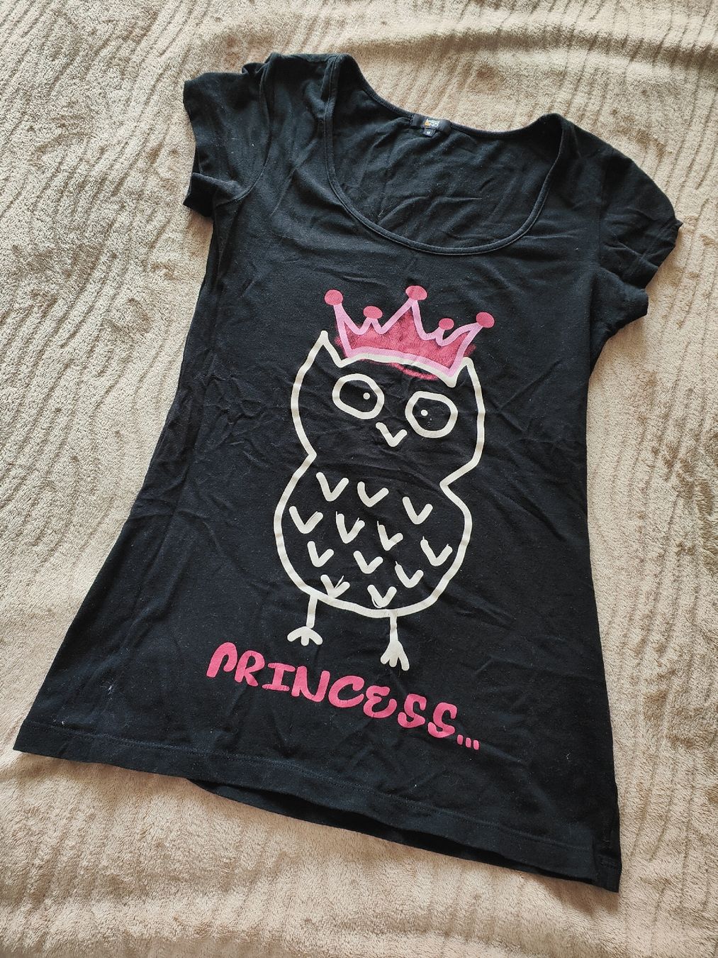 T-shirt: Schwarzes T-Shirt mit Eule "Princess" Grösse S, Top! – Usato da Oberglatt ZH venduto da c_ly