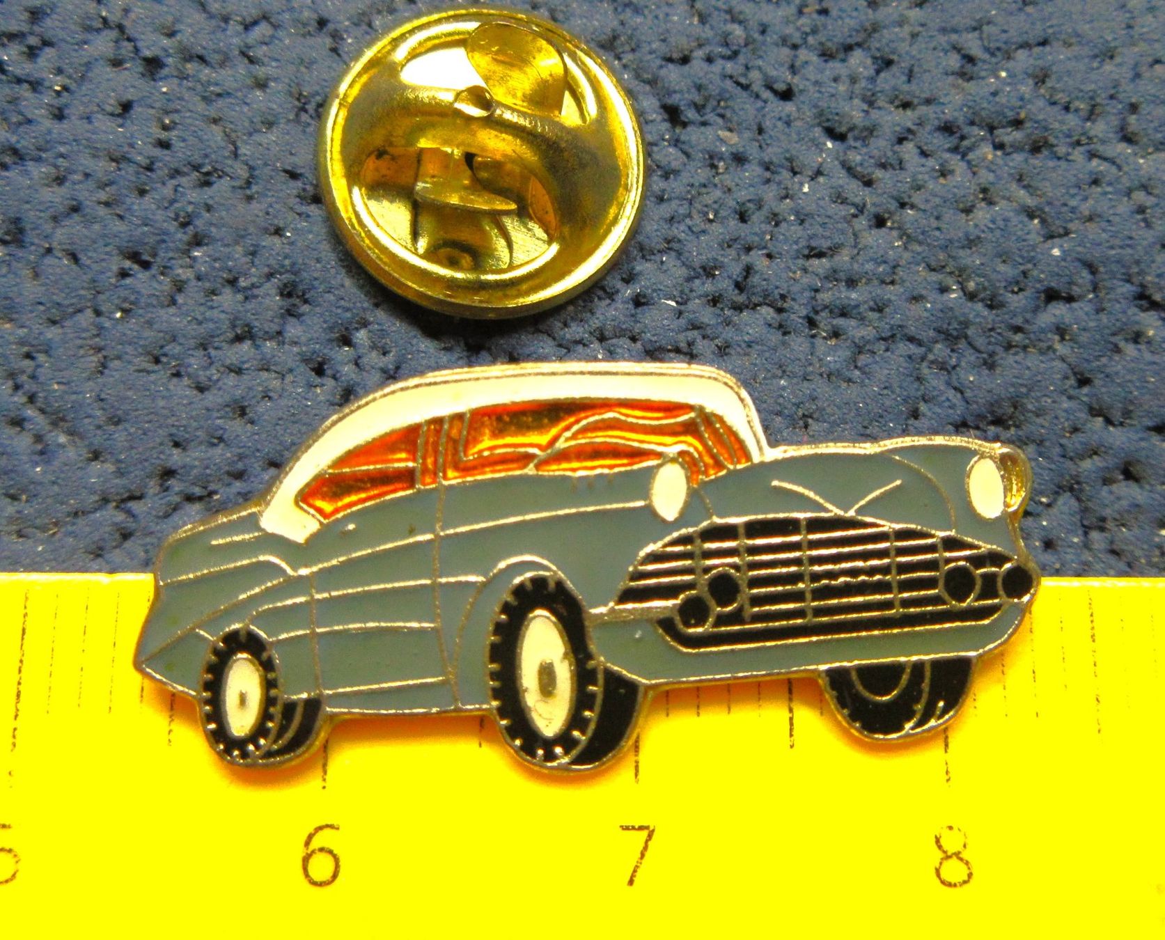 Chevrolet Placchette & Badge: CHEVY TRE FIVE OLDTIMER AUTO PIN GLASIERT – Usato da Ettingen venduto da Hausi4711