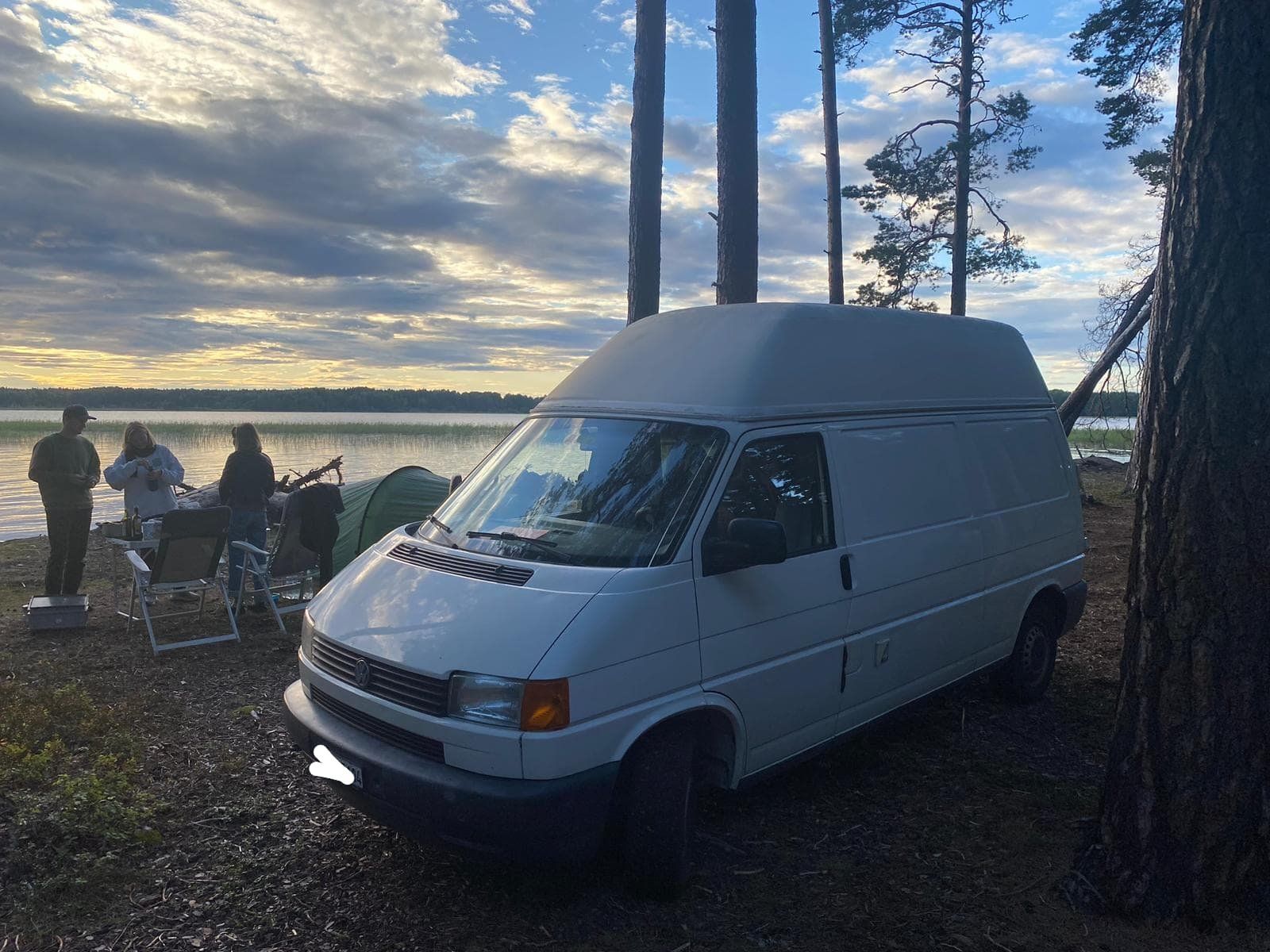VW Veicoli da campeggio: VW T4 Hochdach 1999 Camper umgebaut – Usato da Baar venduto da bia_n8jj 2