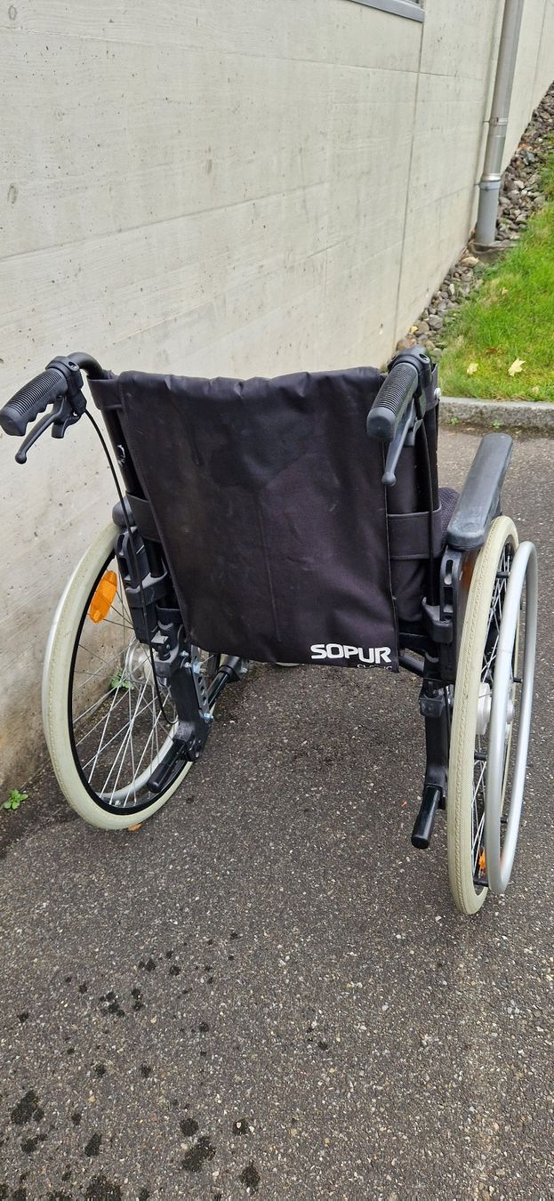 Sedie a rotelle: Rollstuhl – Usato da Wilen bei Wollerau venduto da Robvo 2