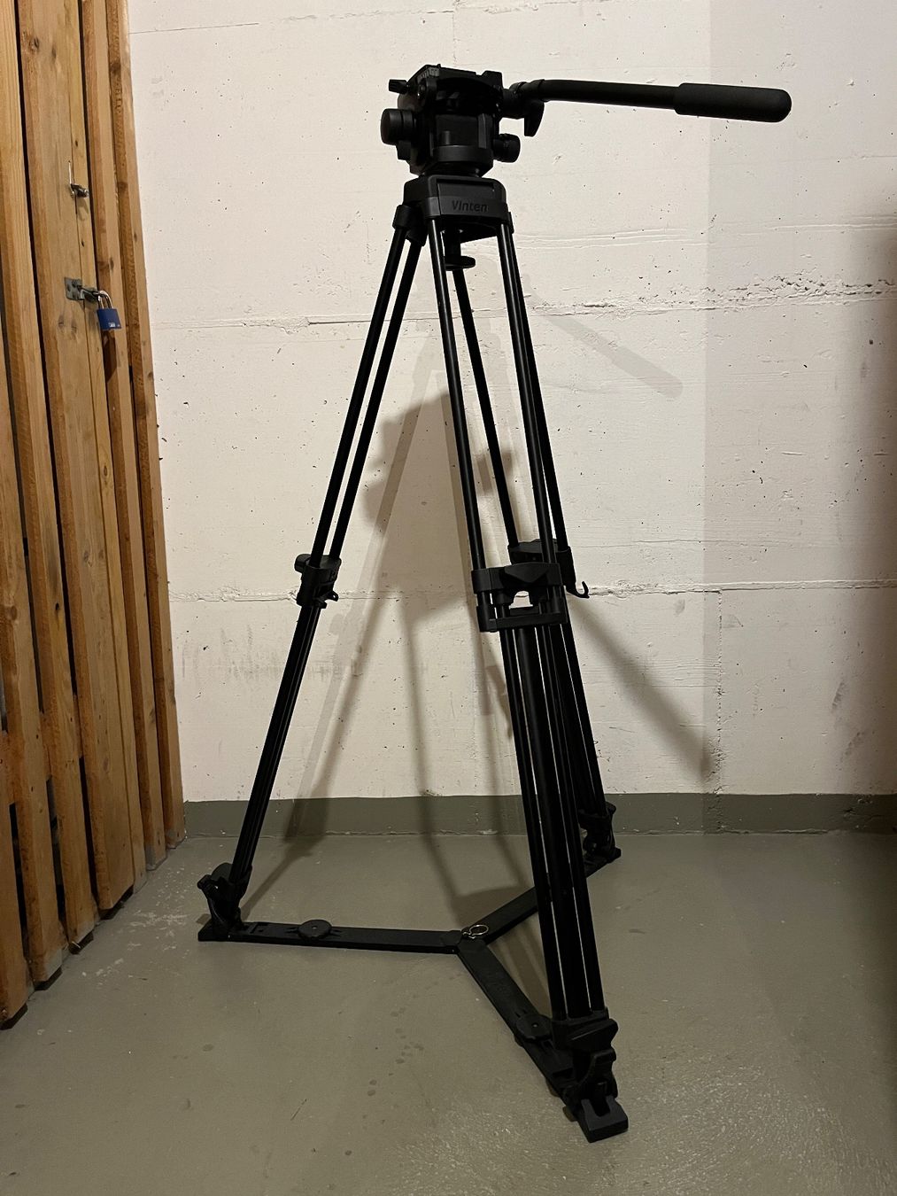 Treppiedi & Teste: Vinten Protouch Pro 6 HDV Videokamera Stativ – Usato da Zürich venduto da Ember2Inferno 1