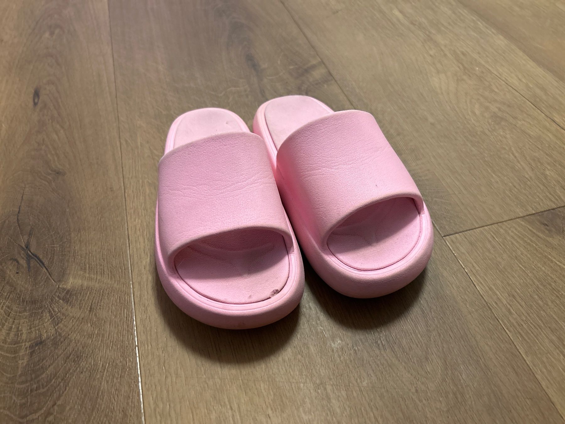 Scarpe per ragazze: Wolken Badeschuhe Badelatschen Mädchen Gr 32 – Usato da Regensdorf venduto da Spyke55 1